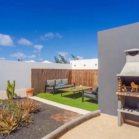 Luar Villa *
